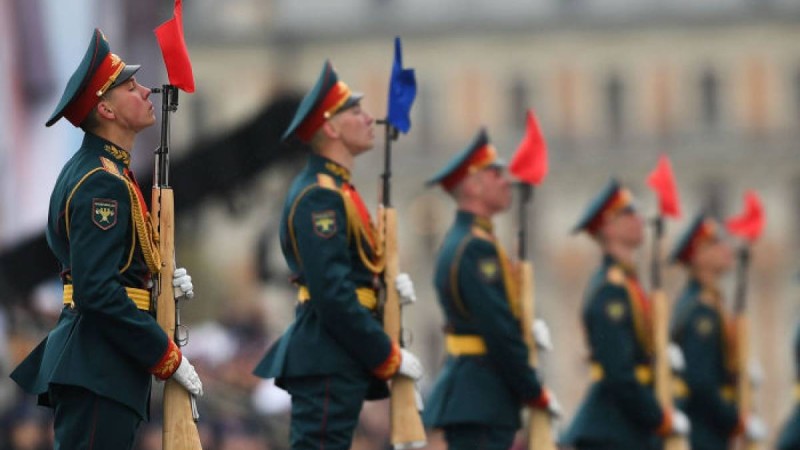 Путин мен қонақтар Жеңіс парады кезінде трибунада болады – Песков