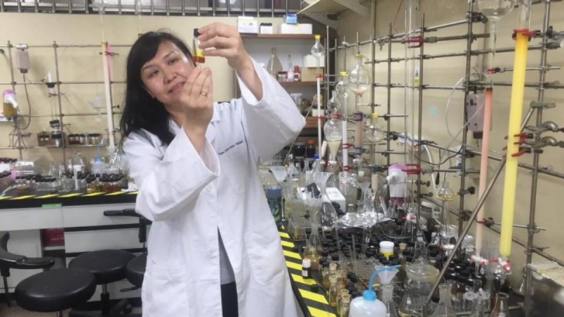 "Қанды сұйылтады": қазақ қызы коронавирусқа қарсы дәрілік қоспа ойлап тапты