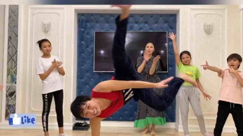 Қайрат Нұртас отбасымен ломбада билеп, жаңа челлендж бастады (видео) - Қазақстан жаңалықтары