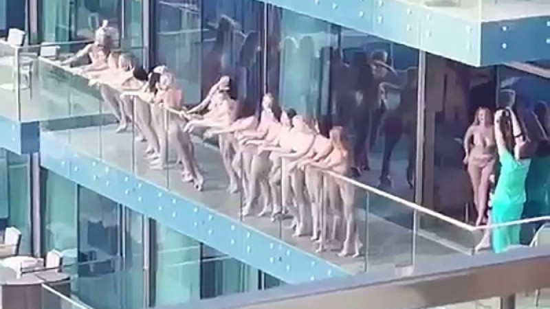 Дубайда «жалаңаш фотосессиядан» кейін ұсталған 11 қыз украиндық болып шықты