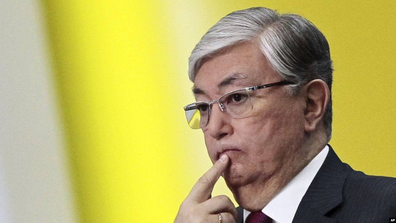 "Тоқаев Абайды айтса да, Назарбаевты сөзінен тастамайды"