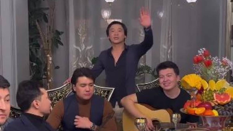 Қайрат Нұртас туған күнін әкімдермен атап өткен