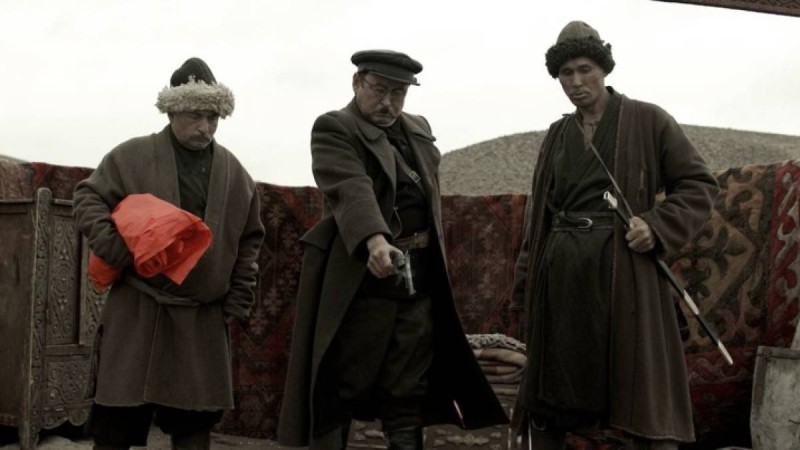 “Өз халқын сорлы қып көрсетуден бірінші орын” - Ғалым қазақ киносын қатаң сынға алды