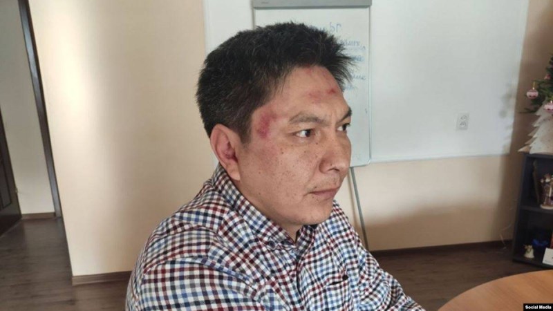 Бішкекте FactCheck.kg сайтының бас редакторын ұрып кетті