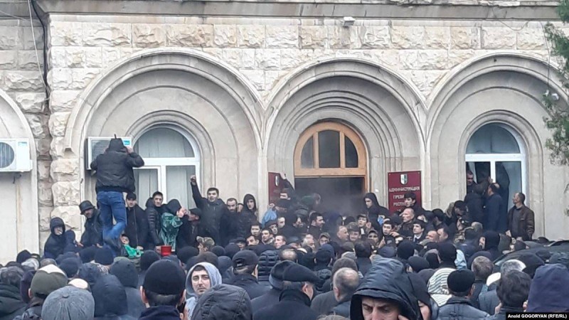 Абхазия билігі елдегі наразылықты "төңкеріс" деп атады