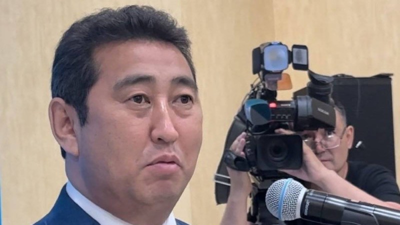 «Ало, рұқсат па»: министр Сапаров жөнсіз сөзі үшін тілшілерден сын естіді