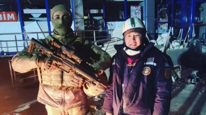 Түркияға көмекке барған қазақстандық құтқарушы қирандыдан бір қорап алтын мен гауһар тауып алған