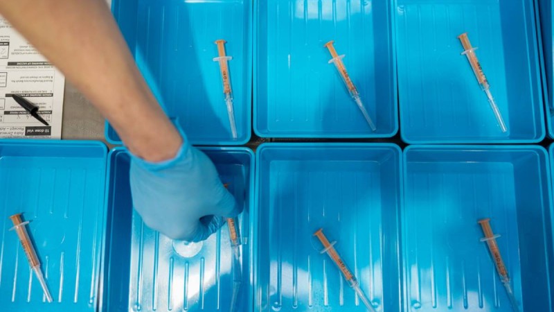 Ұлыбританияда AstraZeneca вакцинасынан кейін жеті адам тромбоздан қайтыс болады