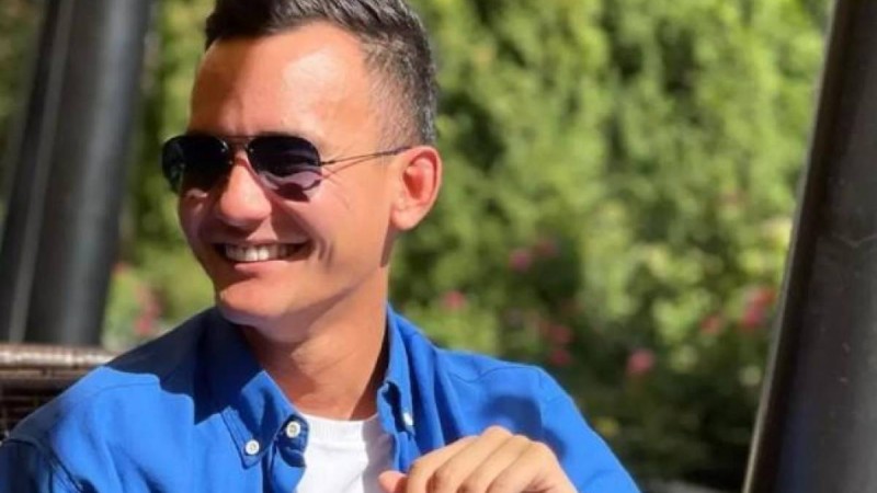 Әли Оқапов баласымен бірге түскен суретін бөлісті (фото)