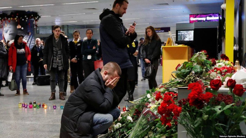 Украина ұшақ апатынан қаза болғандарды аза тұтып жатыр.