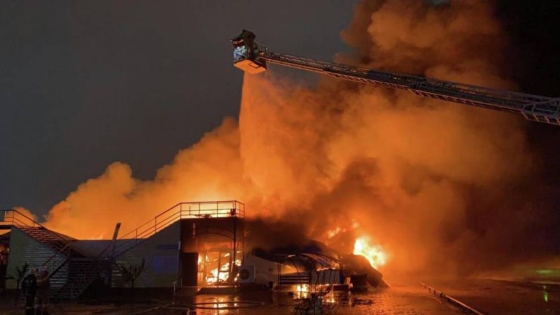 Нұр-Сұлтанда "Шапағат" базары өртенді – видео