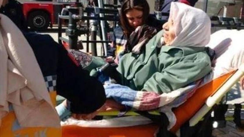 Түркияда үйінді астында 16 күн жатқан 90 жастағы әже мен оның 70-тегі ұлы аман табылды