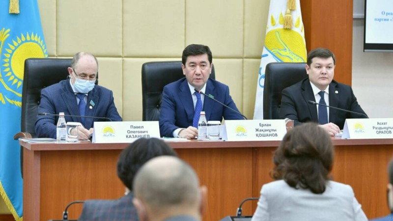 Қошановтың слесарьдан спикерге дейінгі мансап жолы