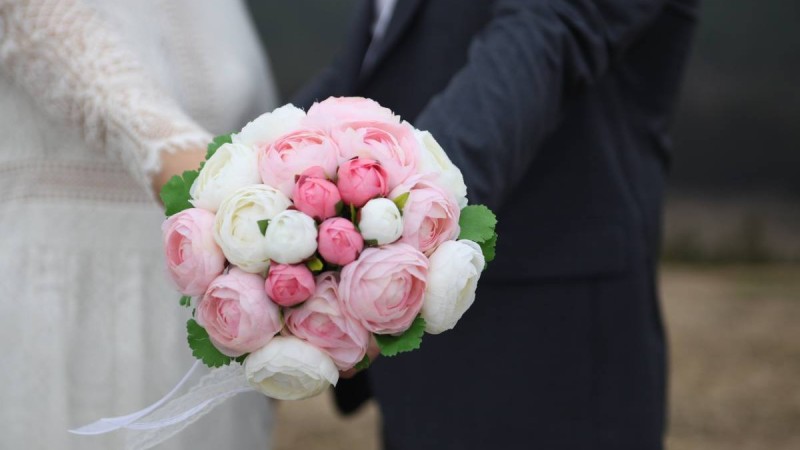 "Құлақтағы сырғасы мен қорадағы бұзауын алып кеткен": Бір аптадан кейін ажырасқандардың туысы дүние үшін қырқысты