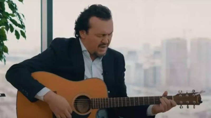 "Мың келінге татитын бір келін": Жұбаныш Жексенұлы италиялық келіні туралы сыр шертті (видео)