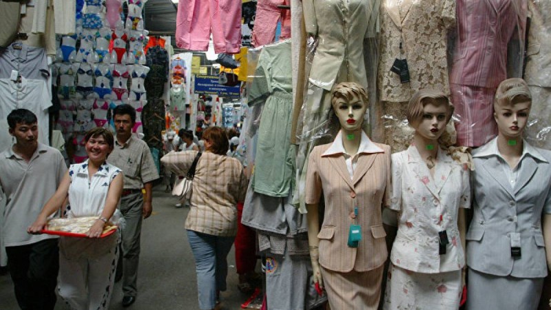 Алматының ірі базарында саудагерлер мен күзетшілер жұрттың зәресін ұшырды