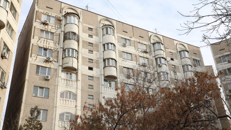 Анасы жаңа туған сәбиін төртінші қабаттың терезесінен лақтырып жіберген