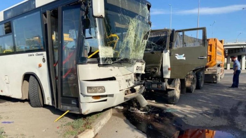 Нұр-Сұлтанда жол апаты болды - 13 адам ауруханаға жеткізілді