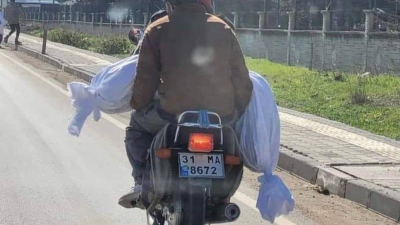 "Мәйіт көп, шығарып салушы аз": Түркияда қаза болған адамды мотоциклмен ақтық сапарға шығарып салған (фото)   