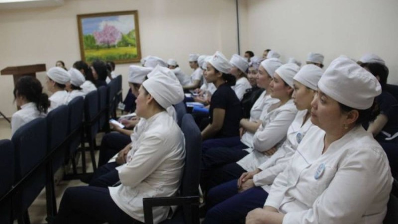 Коронавирус жұқтырған медицина қызметкерлеріне 2 млн теңге төленеді 