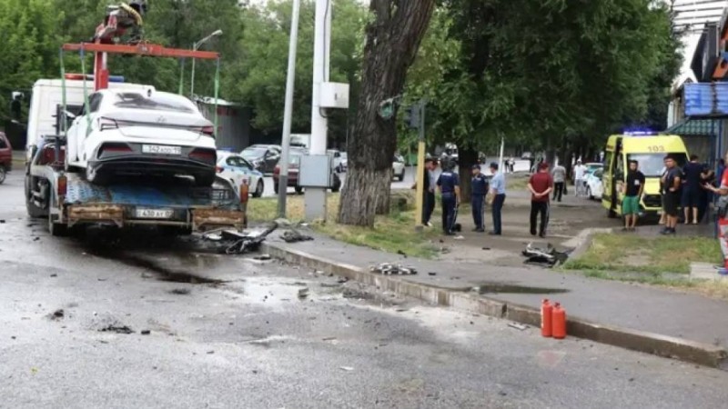 Алматыдан үш көліктің соғысуымен жаға ұстатарлық жол апаты орын алды