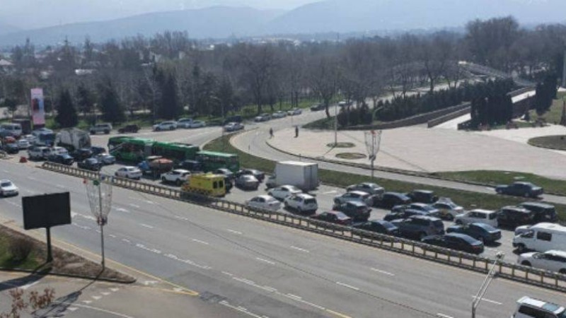 Карантин жарияланған Алматыда үлкен кептелістер видеоға түсірілді - Қазақстан жаңалықтары