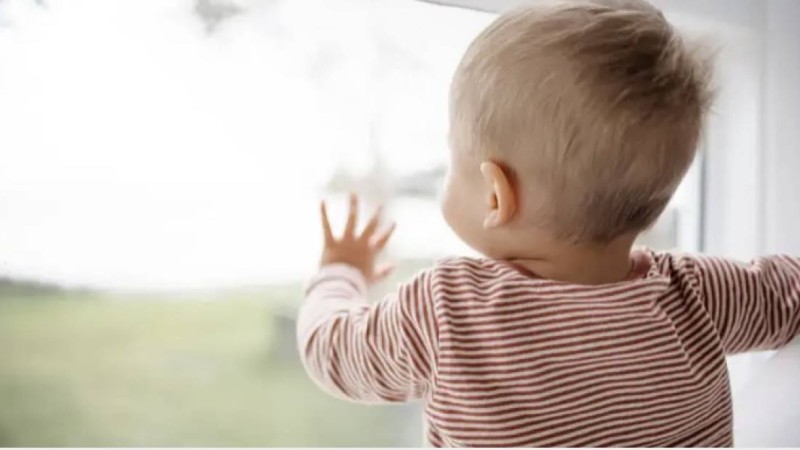 Теміртауда үш жасар бала бесінші қабаттан құлап, жан тапсырды