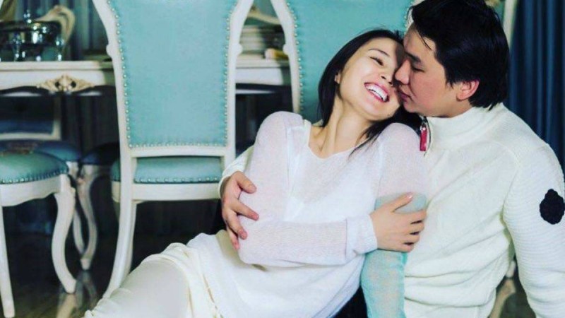 "Күлейін бе, жылайын ба": Жұлдыз Әбдікәрімова ажырасқаны жайлы қауесеттерге жауап берді