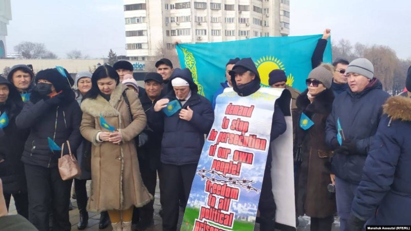 Алматыда бір топ белсенді блогер Ахметованы Қазақстанға экстрадицияламауды сұрады