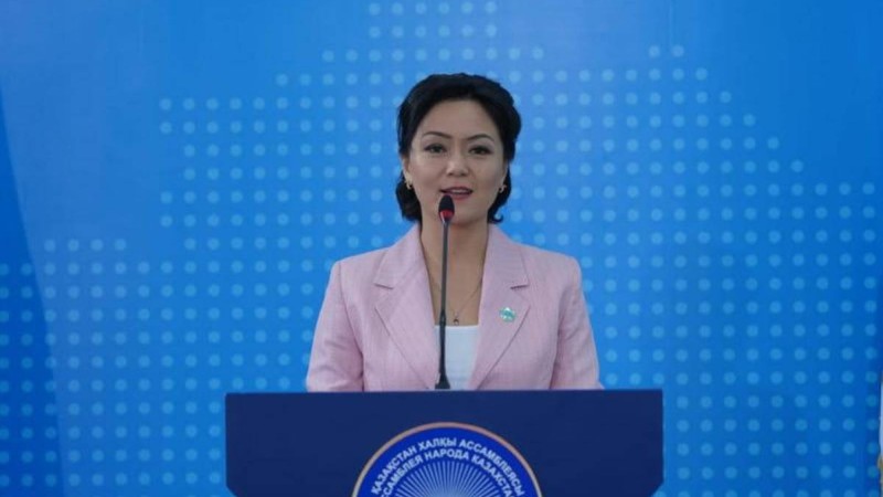 Аралас мектептерді кезең-кезеңімен мемлекеттік тілде білім беруге көшіру керек - Динара Нұралиева