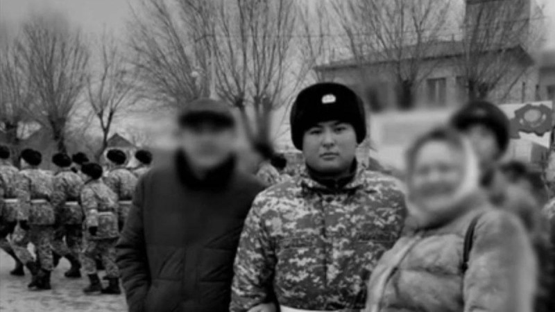 Аягөздегі сарбаздың өлімі: анасы Қорғаныс министрлігінің ресми мәліметіне сенбейді