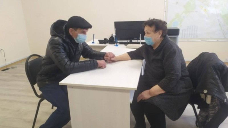 Ақтөбеде полицей қамқорлығына алған кейуананың туған ұлы бар екені анықталды