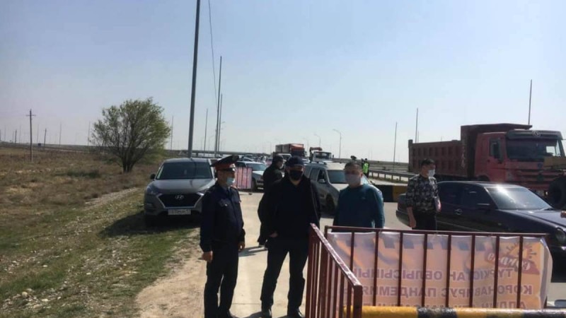 Түркістан облысындағы блок-бекеттер: Тоқтаусыз көлік ағымы азаяр емес - Қазақстан жаңалықтары