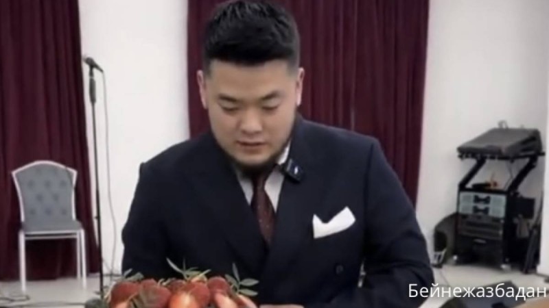 «Қалыңмалға келіспеген»: Тойды қалыңдықсыз өткізген қазақстандық жігіттің видеосы тарады