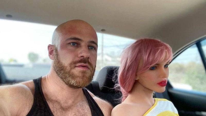 "Қалыңдығым мұнайды": Қуыршаққа үйленбекші болған қазақстандық бодибилдер карантин үшін тойларын кейінге шегеріпті - Қазақстан жаңалықтары