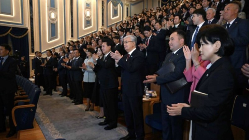 Қасым-Жомарт Тоқаев пен Юн Сок Ёль екі ел өнерпаздарының гала-концертін тамашалады