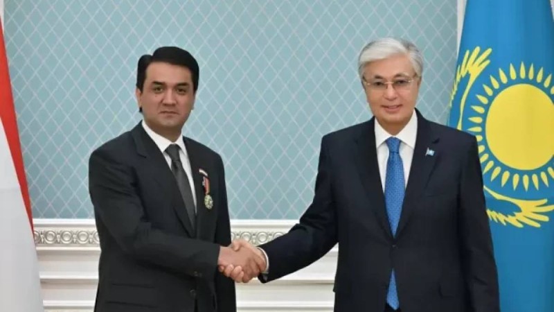 Тоқаев Рустами Эмомалиді марапаттады