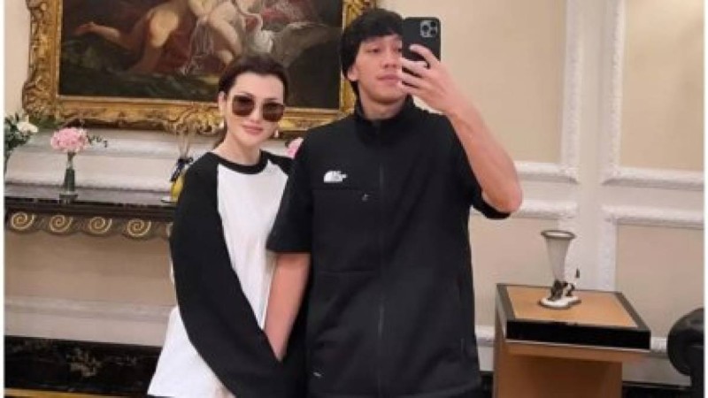 «Сезім осы сәттен бастау алған еді»: Ерке Есмахан Раиммен алғаш танысқан сәтті көрсетті (ВИДЕО)