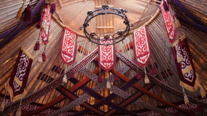 Қазақстандықтар Түркияда зілзаладан зардап шеккен түрік ағайындарға 120 киіз үй жібереді