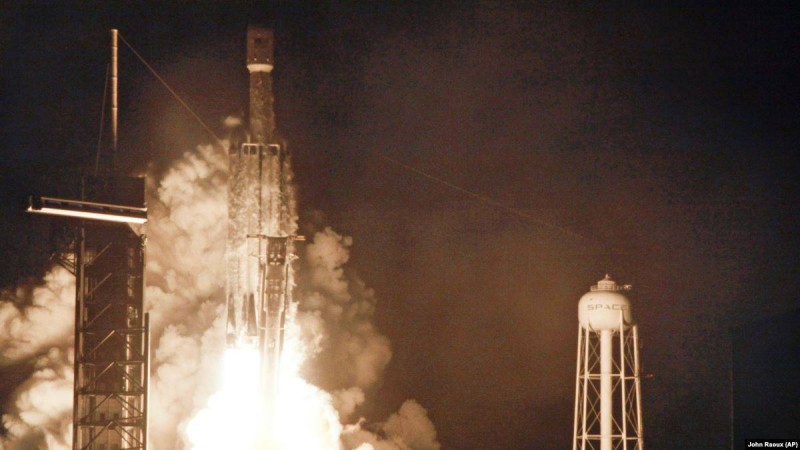 Falcon 9 зымыраны интернет тарататын 60 жасанды жер серігін ғарышқа шығарды
