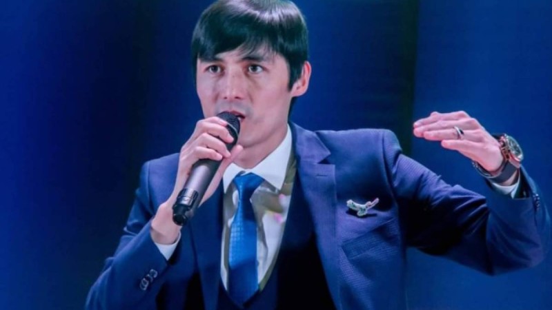 Қазақша-түрікше ән айтатын әнші Түркияны жарды!