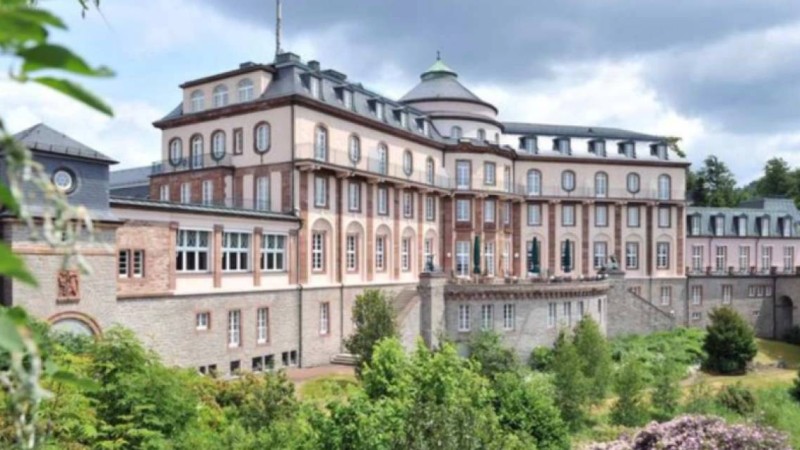 Назарбаевтар әулетінің Германияда зәулім сарайлары табылды