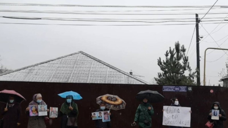 Қытай консулдығы алдында наразылықтың өтіп жатқанына 50 күн болды