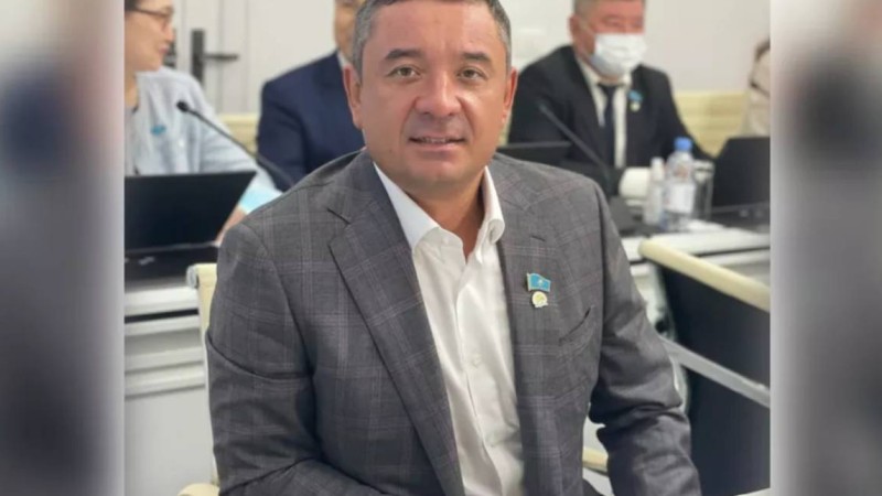 Әйелдерді балағаттаған депутат елдің ызасын тудырды (видео)