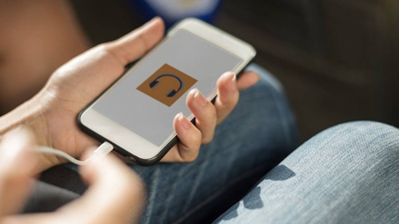 Америкалық отбасы асырап алған қыз Қазақстандағы ата-анасын іздеп жатыр – видео