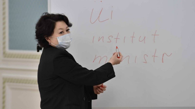 Тоқаевқа латынша қазақ әліпбиінің жаңа нұсқасы таныстырылды