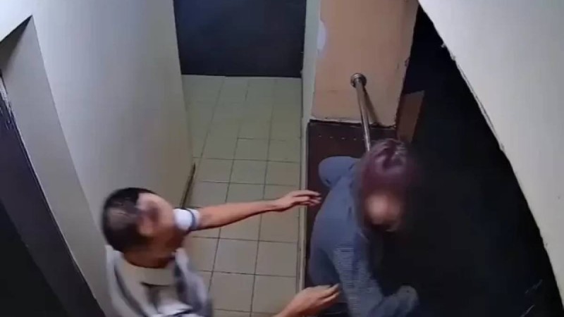 Астанада әскери музыкант тұрғын үйдегі камераның арқасында үлкен қайғының алдын алды (ВИДЕО)