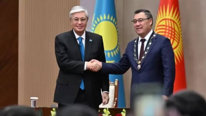 «Бұл– шынайы алғыстың риясыз белгісі»: Тоқаев Жапаровты «Алтын Қыран» орденімен марапаттады