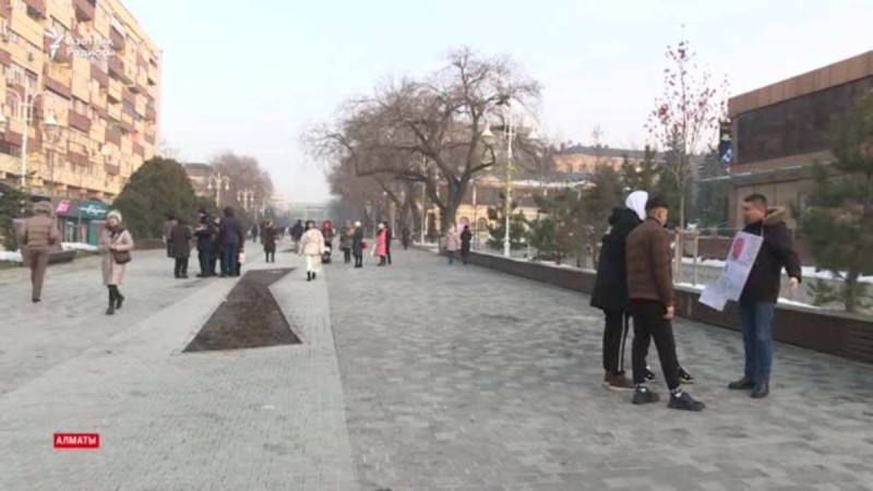Алматы тұрғыны пикетке шығып, "Қытайда қамалған Қазақстан азаматын" қайтаруды талап етті