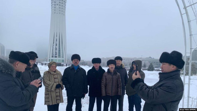 Нұр-Сұлтанда белсенділер "Шыңжаңнан қашқан" екі қазаққа қолдау білдірді